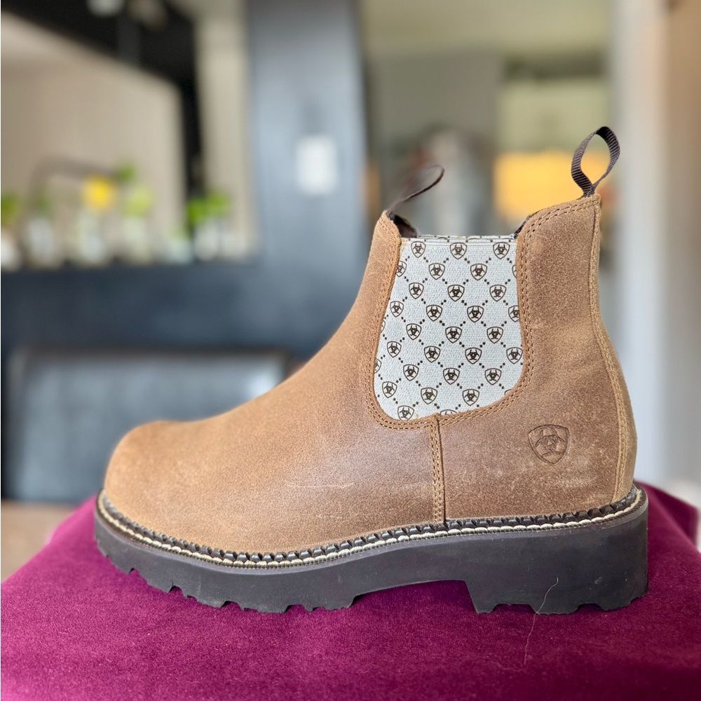 Ariat Fatbaby Twin Gore Chelsea Western Boot - Antique Mocha